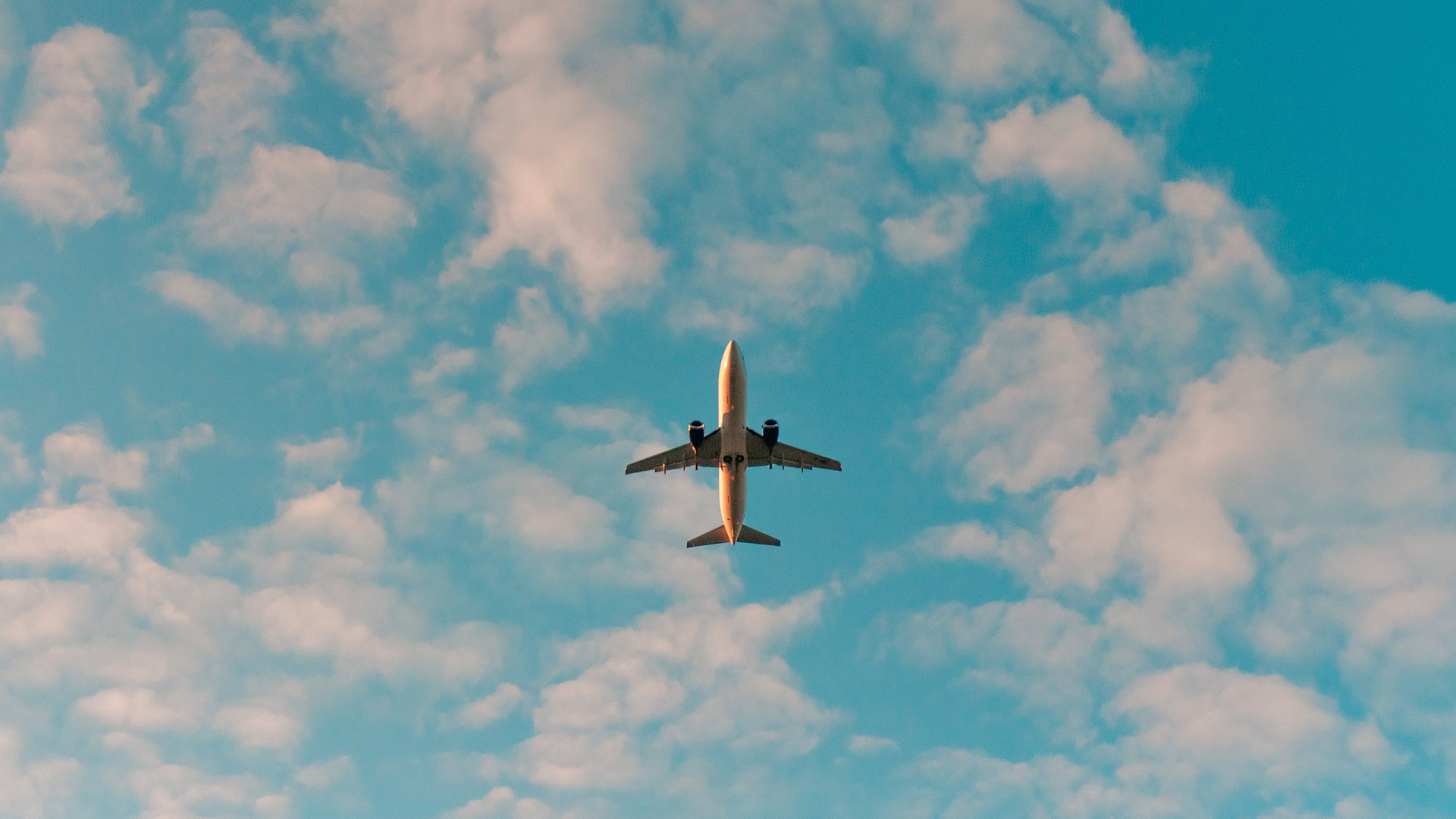 Image of airplane overhead